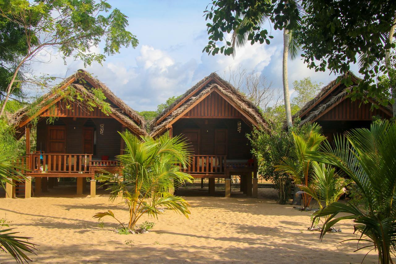 Shiva'S Beach Cabanas Тангалле Екстер'єр фото